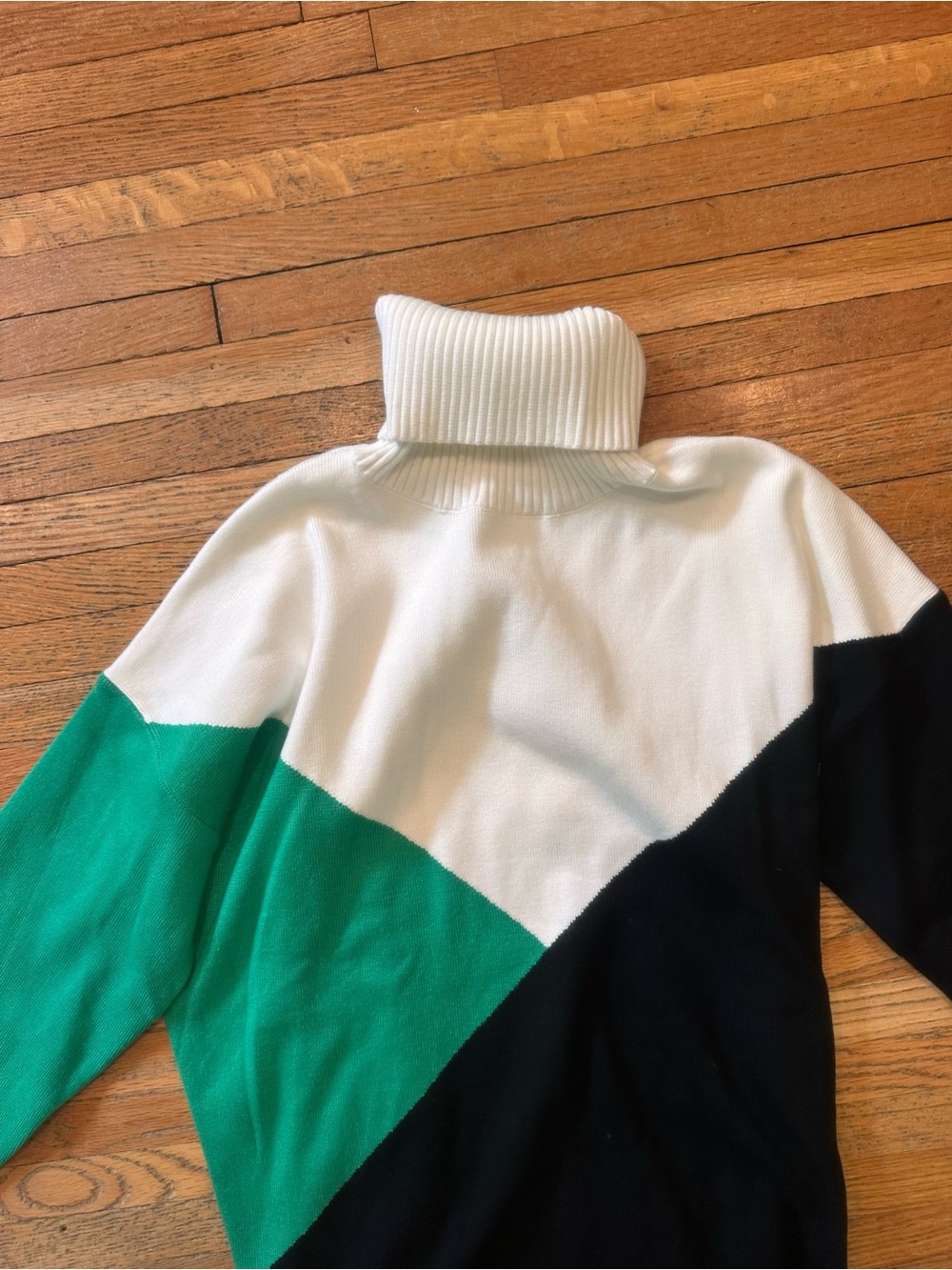 Colorblock Turtleneck Sweater in White, Green & Black - Picture 9 of 10